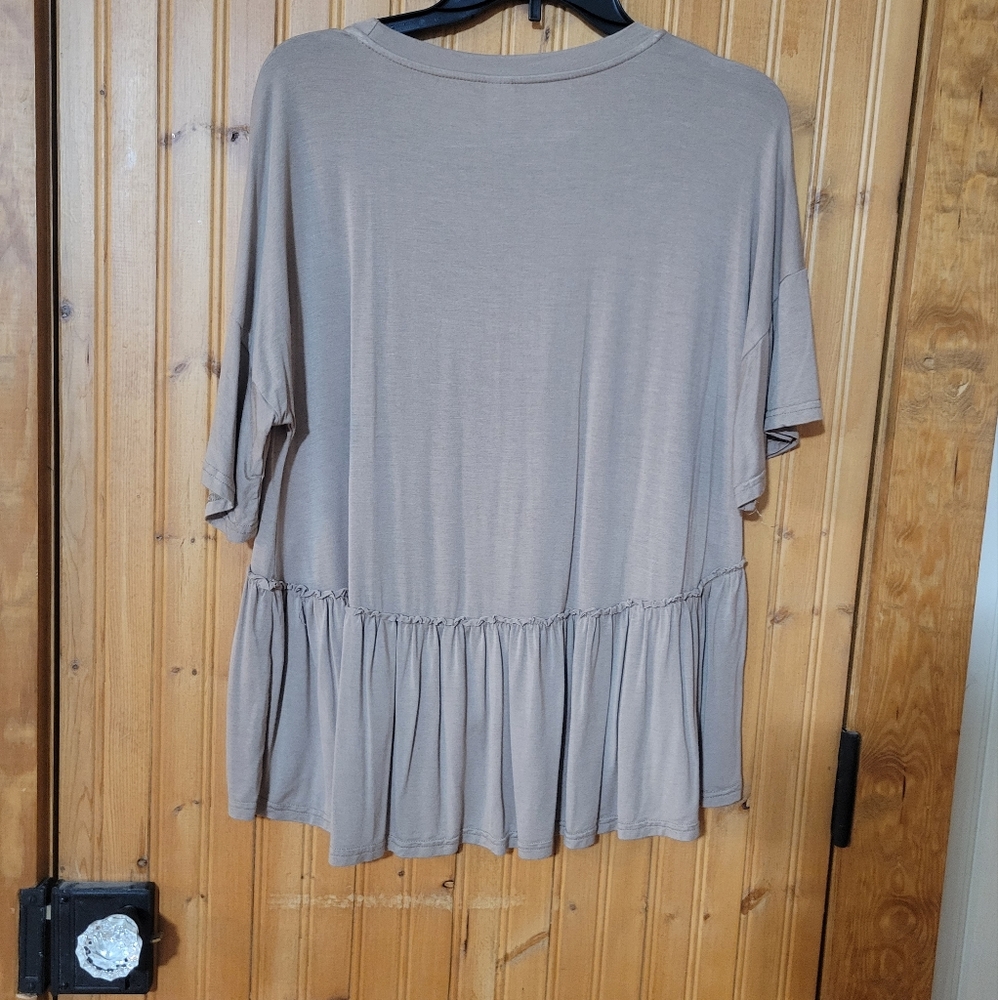 Neutral xl short sleeve top - Picture 3 of 3